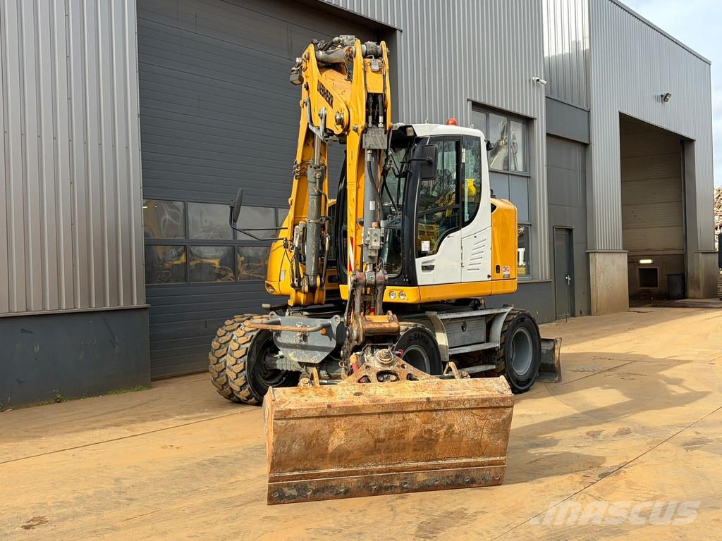Liebherr A910 Compact Gumikerekes kotrók