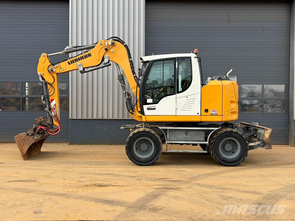 Liebherr A910 Compact Gumikerekes kotrók