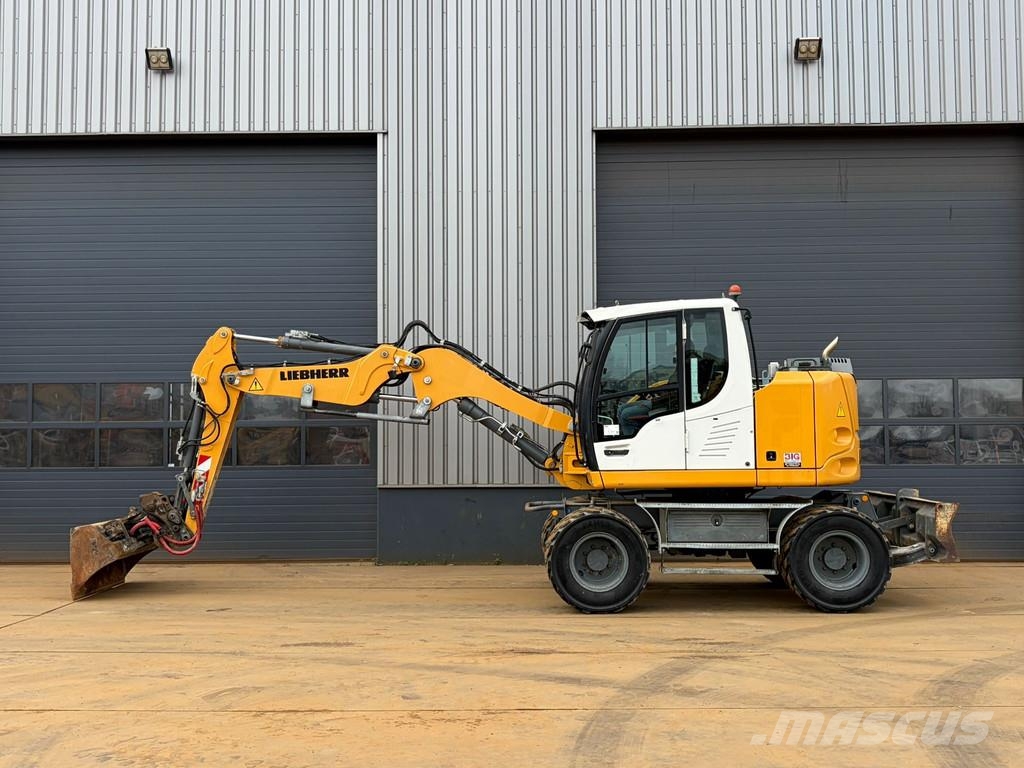 Liebherr A910 Compact Gumikerekes kotrók