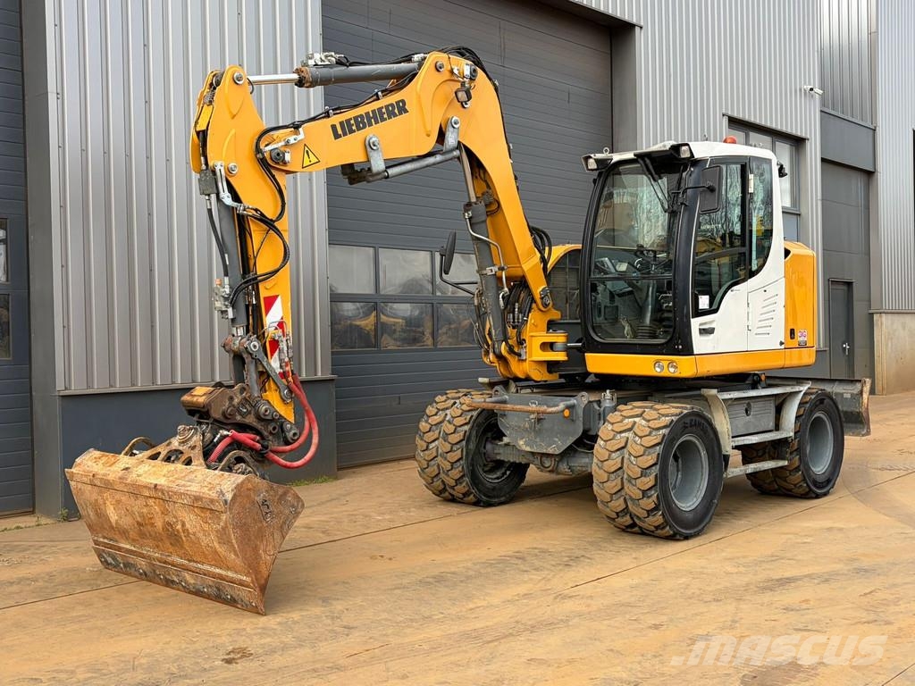Liebherr A910 Compact Gumikerekes kotrók