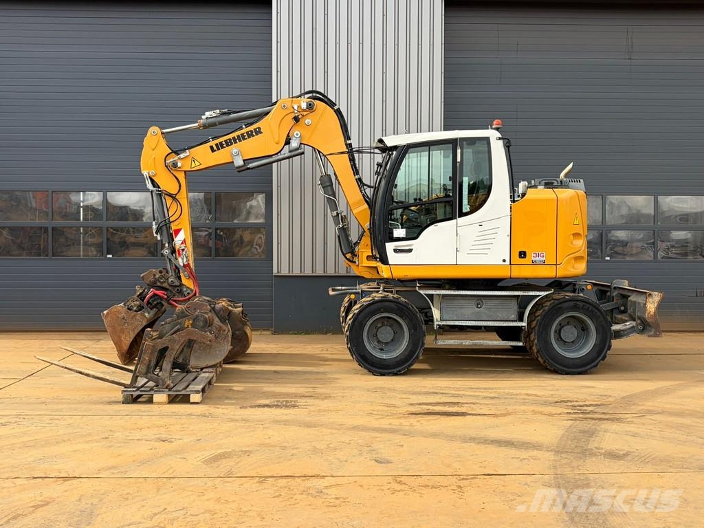 Liebherr A910 Compact Gumikerekes kotrók