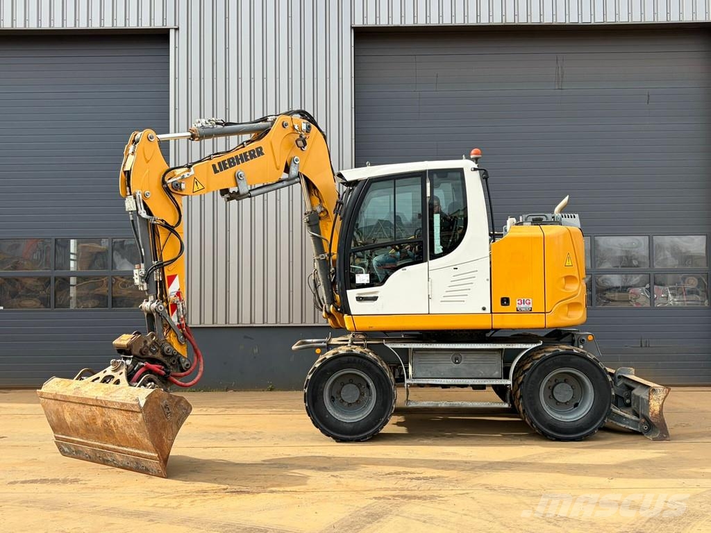 Liebherr A910 Compact Gumikerekes kotrók