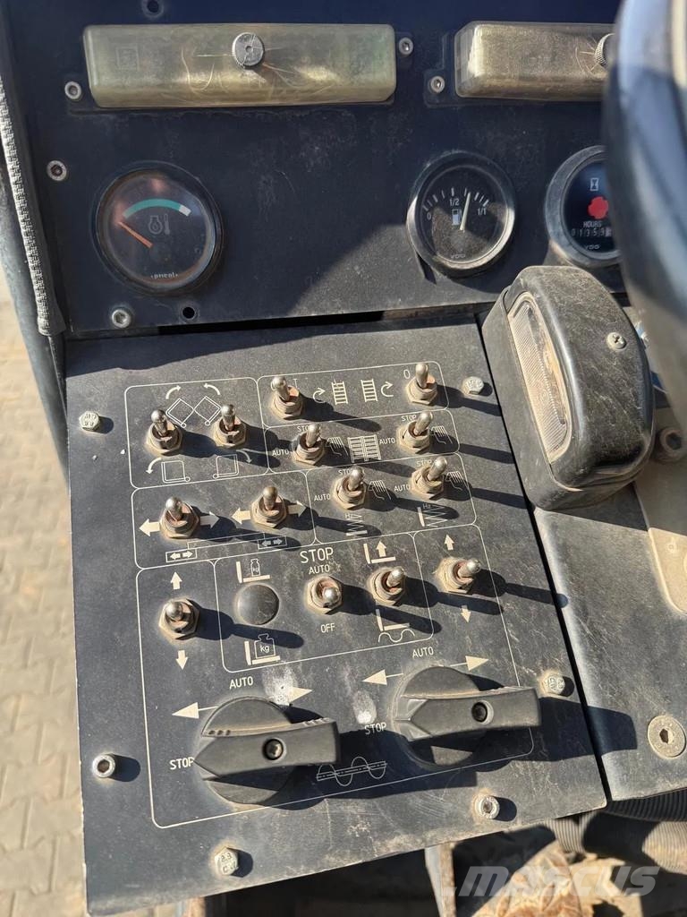 Dynapac F6-4W معدات السفلتة