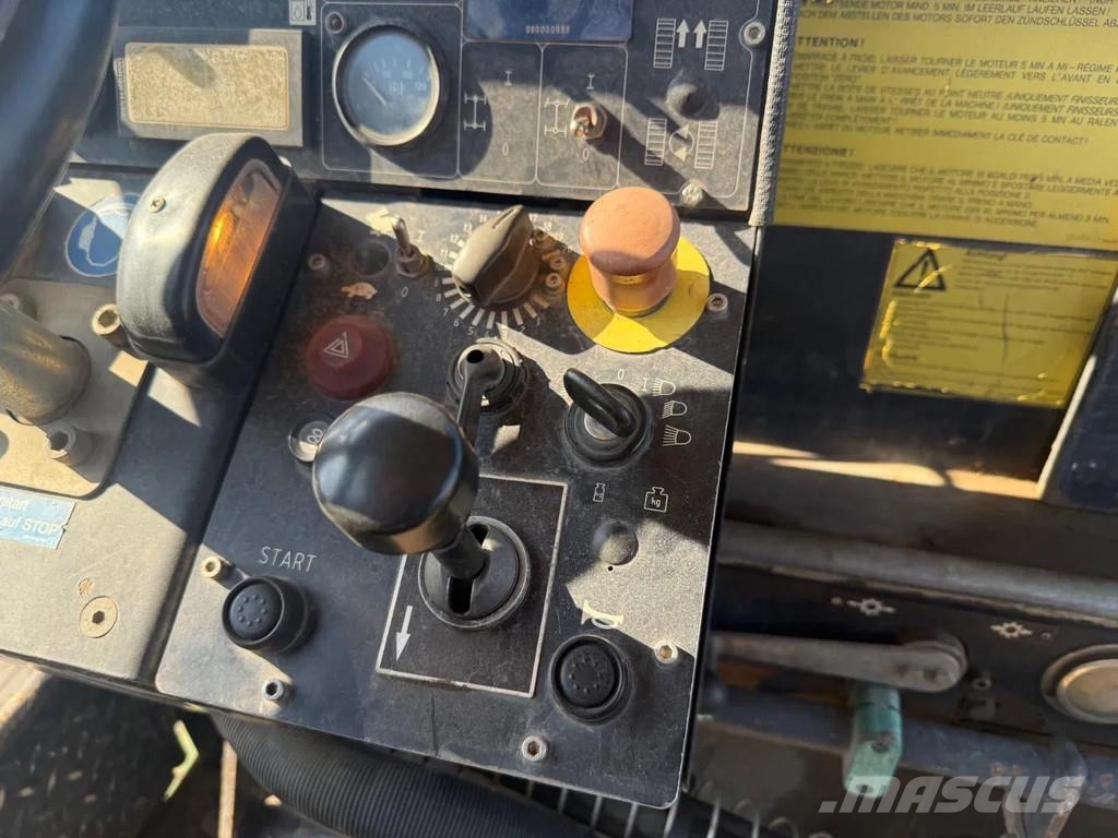 Dynapac F6-4W معدات السفلتة