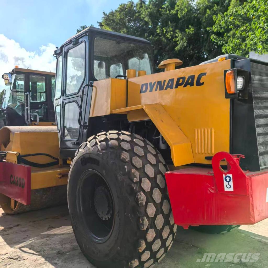 Dynapac ca30d مداحل أحادية الأسطوانة