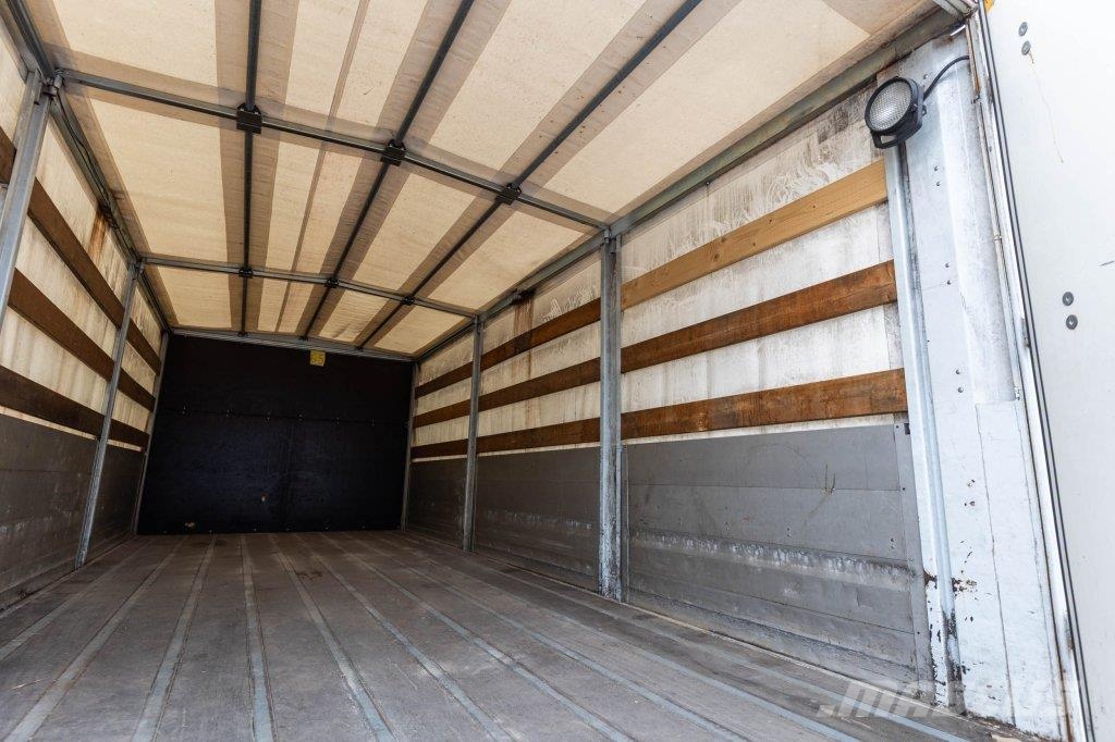 Renault D16.240 DXI Camiones de caja de lona