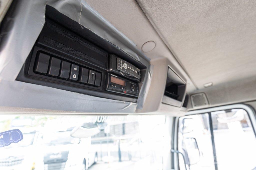 Renault D16.240 DXI Camiones de caja de lona