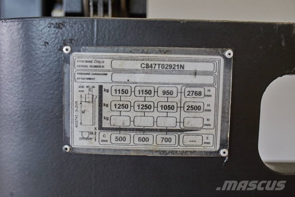 Yale MS12X شاحنات ذات رافعات شوكية تعمل بالكهرباء