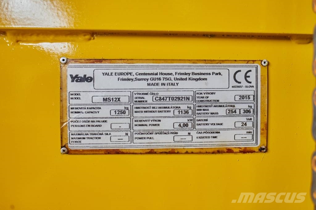 Yale MS12X شاحنات ذات رافعات شوكية تعمل بالكهرباء