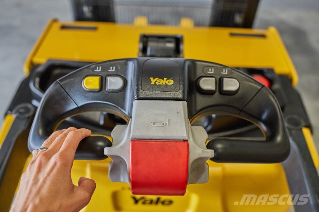Yale MS12X شاحنات ذات رافعات شوكية تعمل بالكهرباء