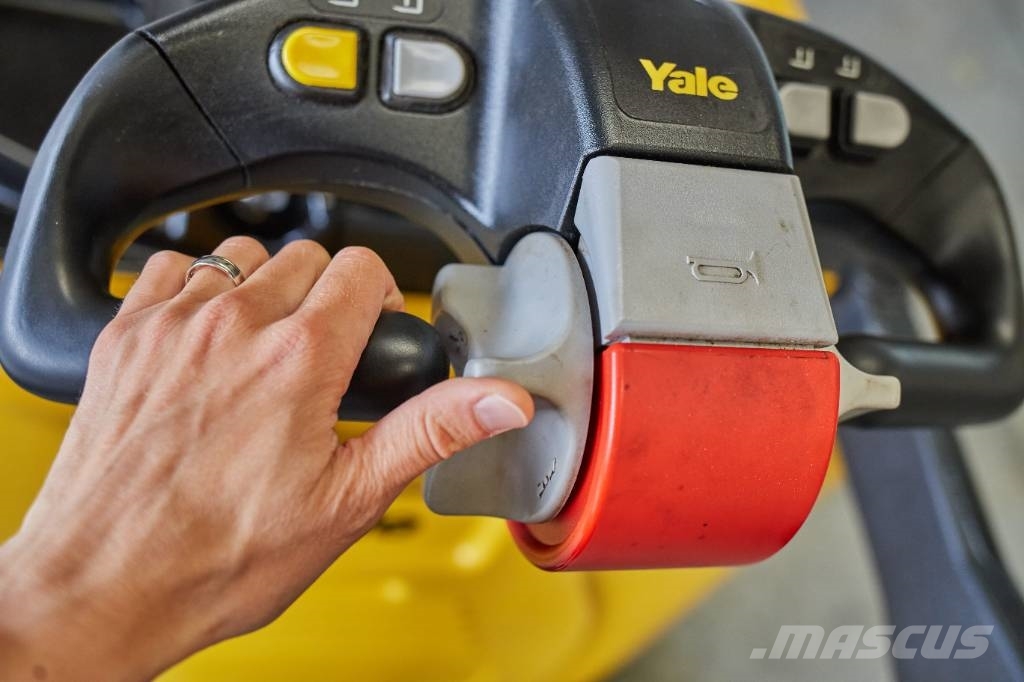 Yale MS12X شاحنات ذات رافعات شوكية تعمل بالكهرباء