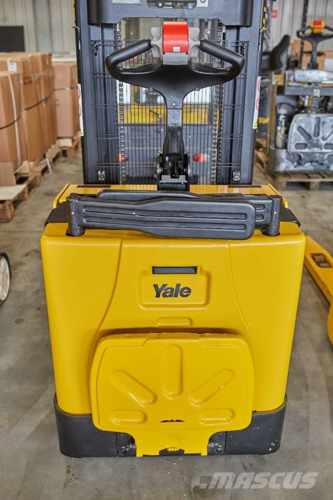 Yale MS12X شاحنات ذات رافعات شوكية تعمل بالكهرباء