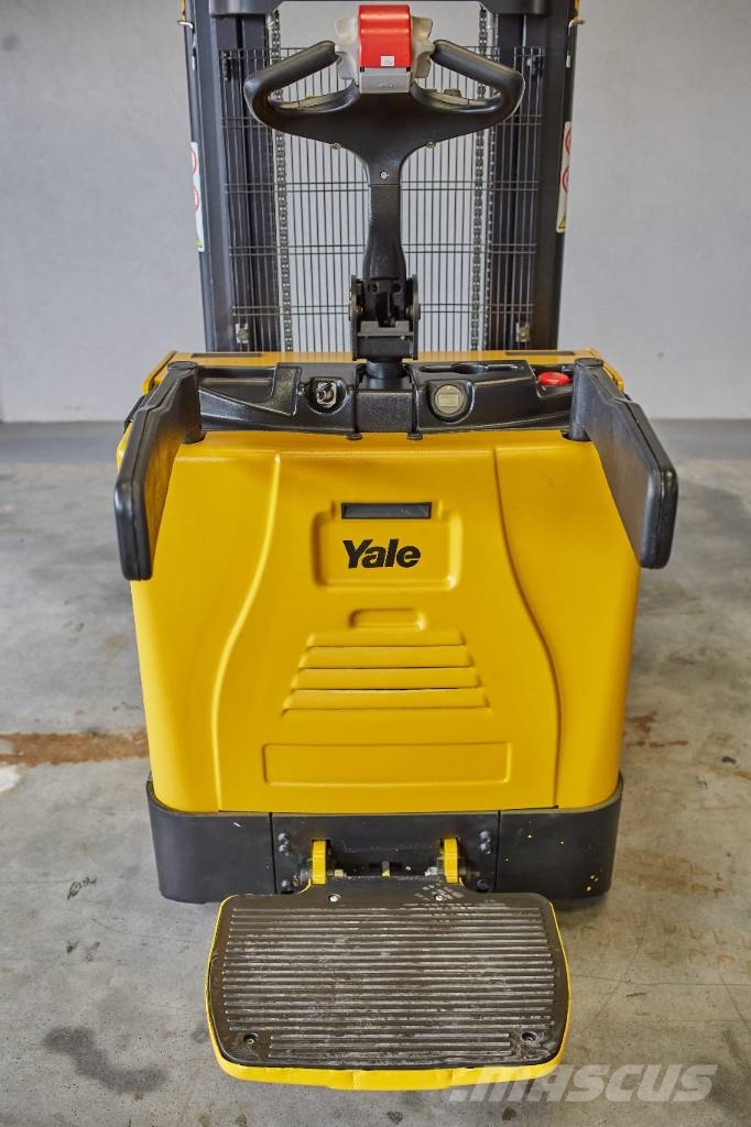 Yale MS12X شاحنات ذات رافعات شوكية تعمل بالكهرباء