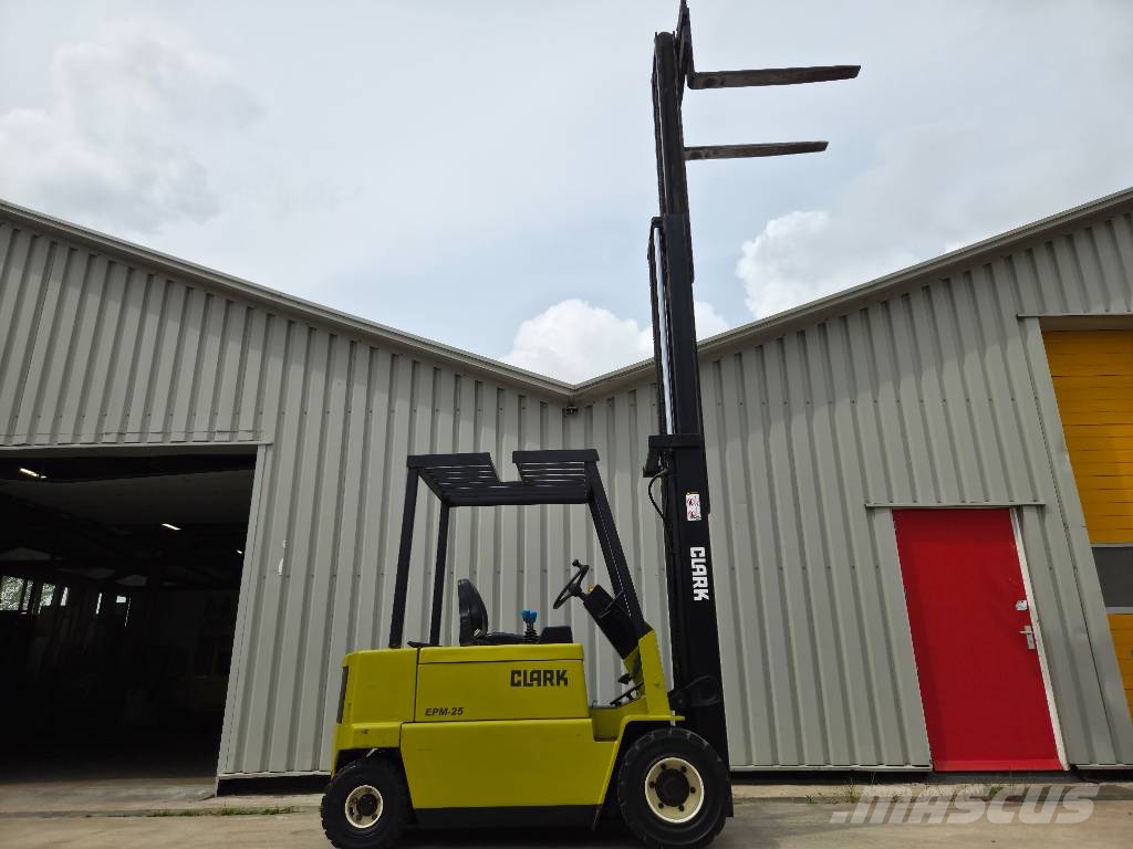 Clark EPM 25 Electric forklifts