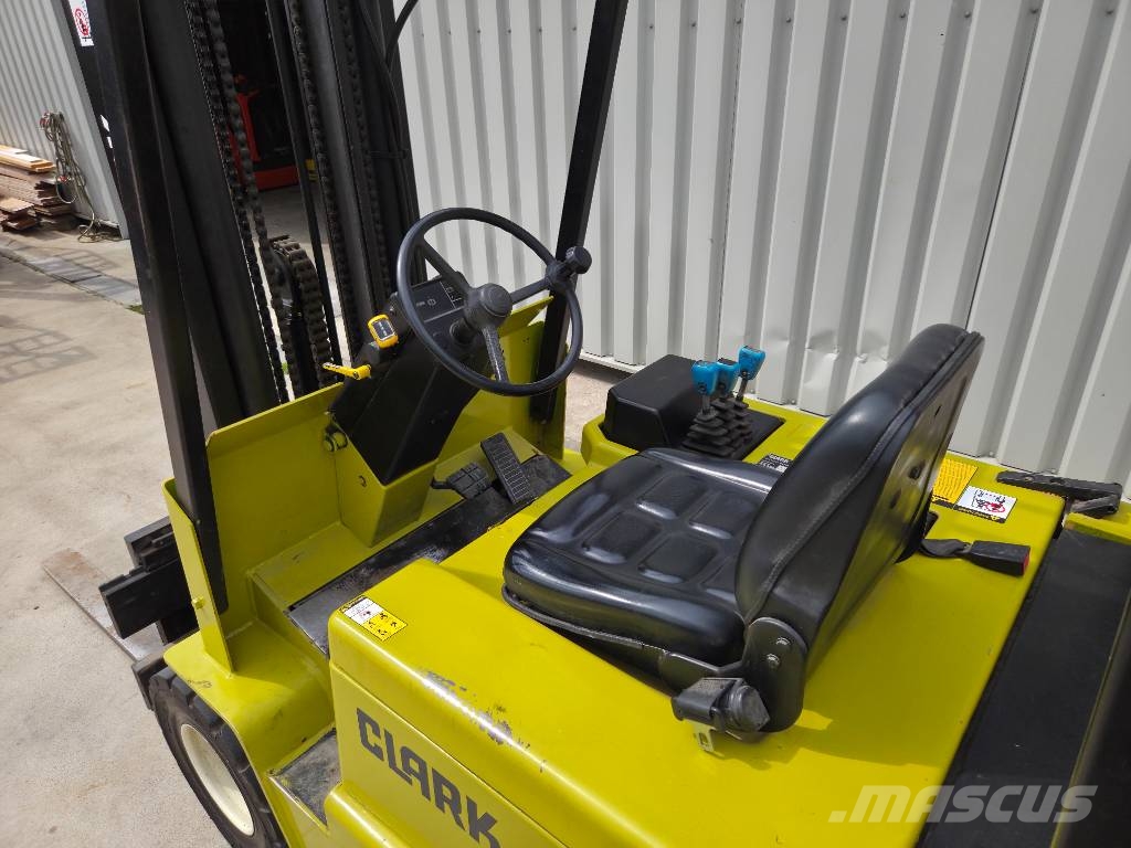Clark EPM 25 Electric forklifts