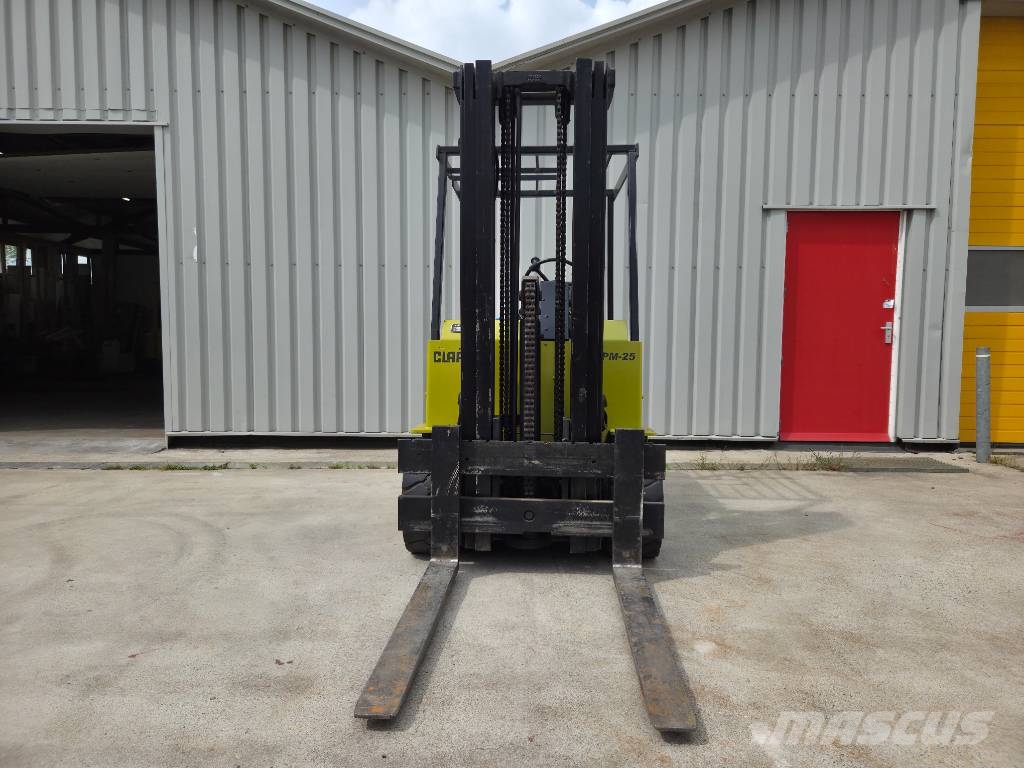Clark EPM 25 Electric forklifts