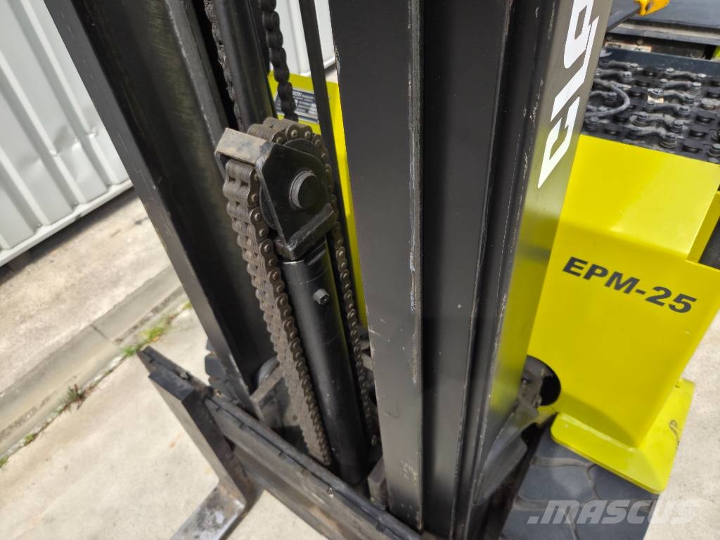 Clark EPM 25 Electric forklifts