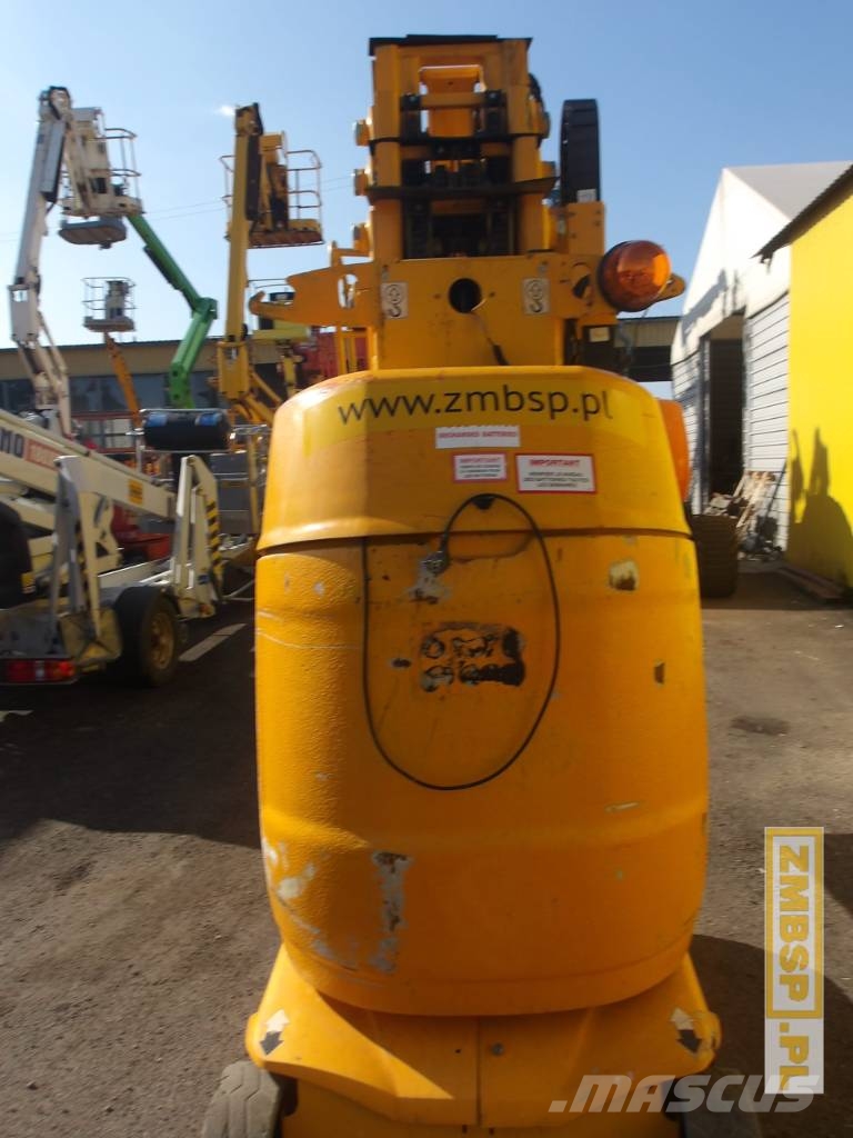 JLG Toucan 10 E Вертикальні щоглові підйомники