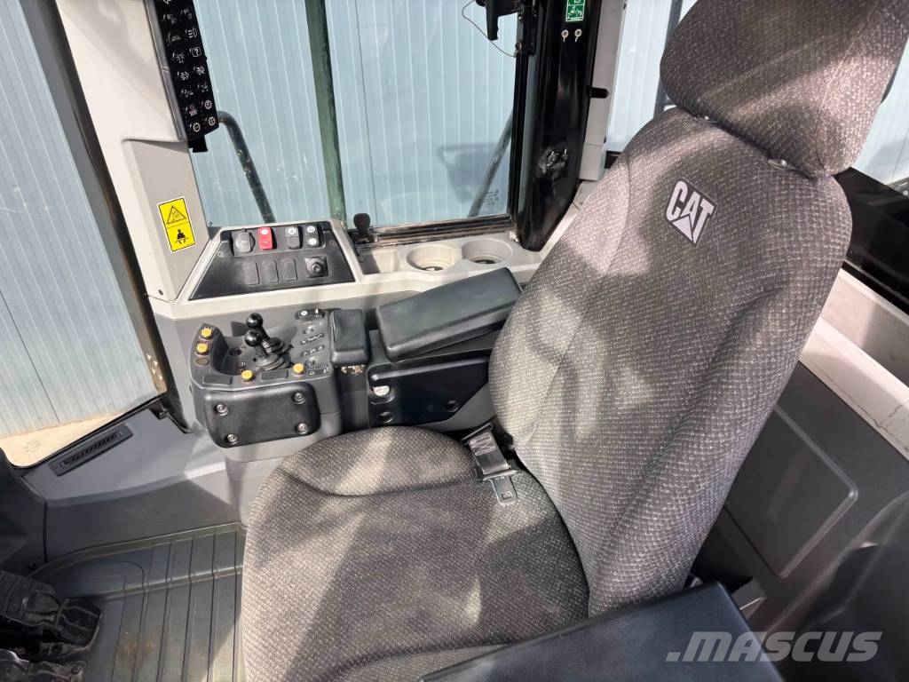 CAT 966M Radlader