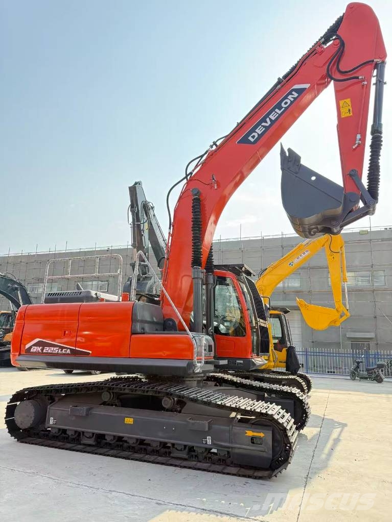 Develon DX225LCA Гусеничні екскаватори