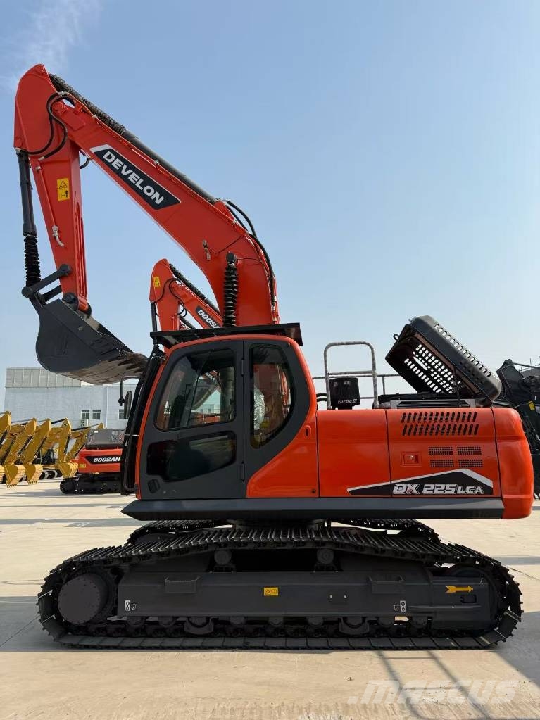Develon DX225LCA Гусеничні екскаватори