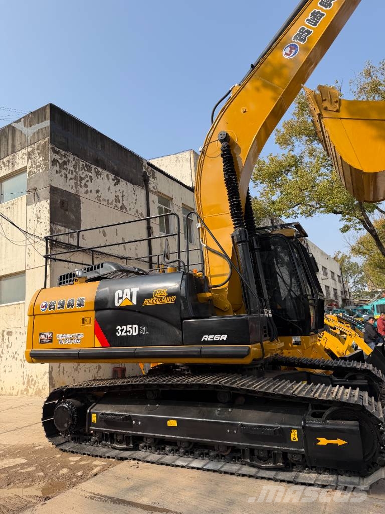 CAT 325D2L    3000 units excavators in stock Excavatoare pe șenile
