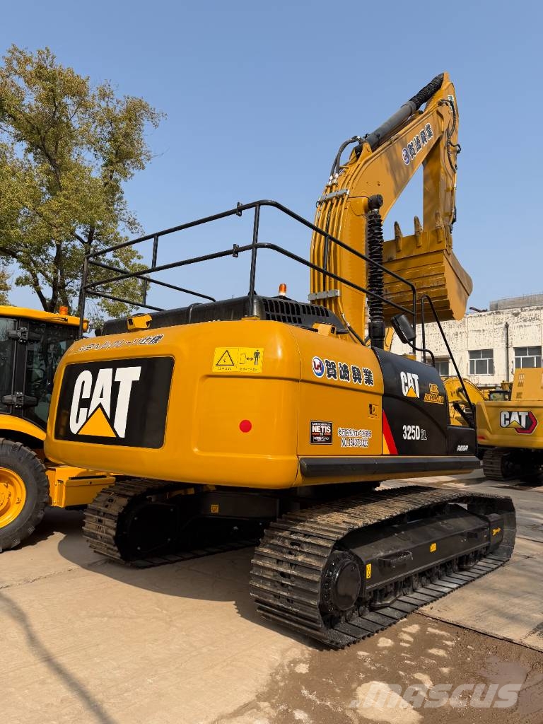 CAT 325D2L    3000 units excavators in stock Excavatoare pe șenile
