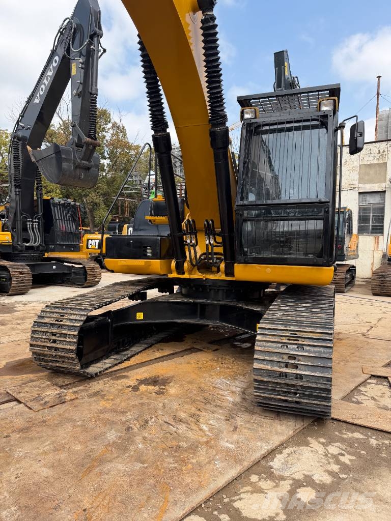 CAT 325D2L    3000 units excavators in stock Excavatoare pe șenile
