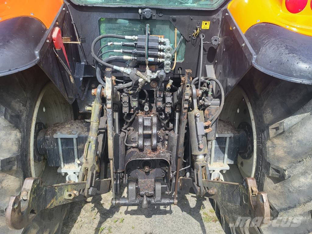 Valtra XM-130 Traktorid