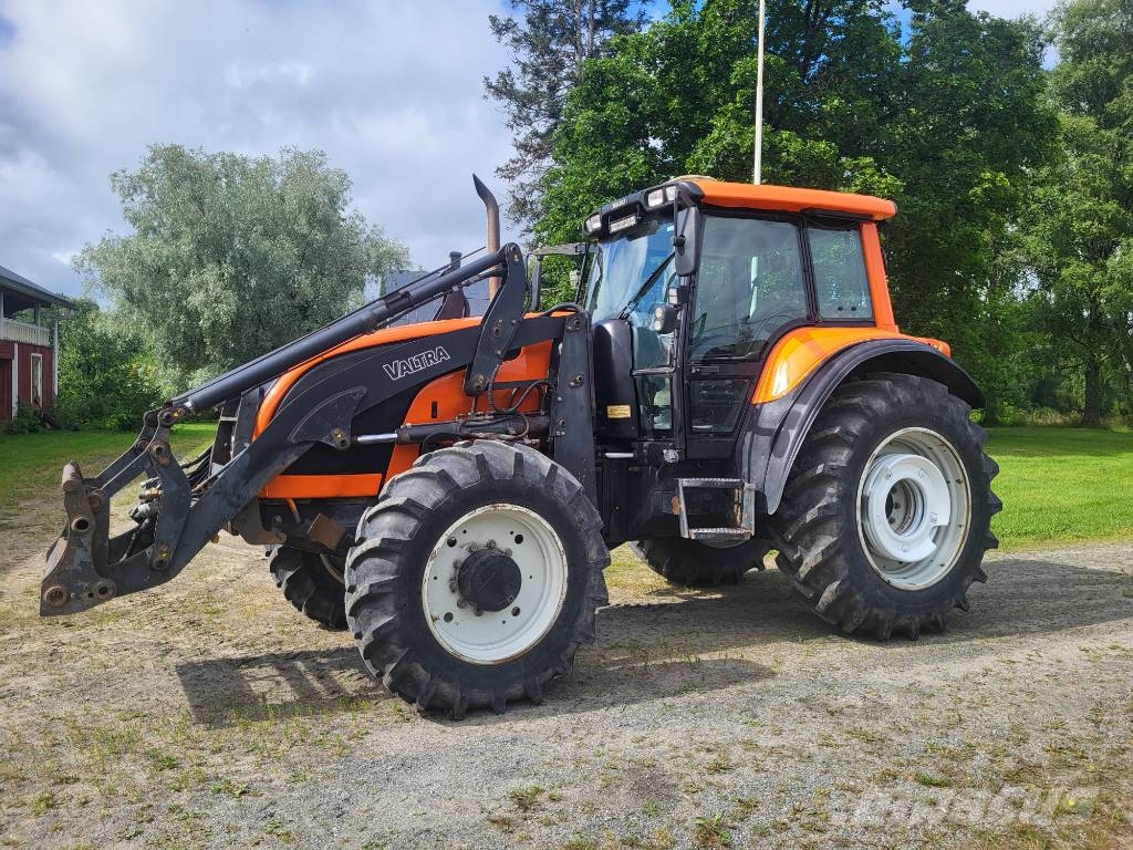 Valtra XM-130 Traktorid