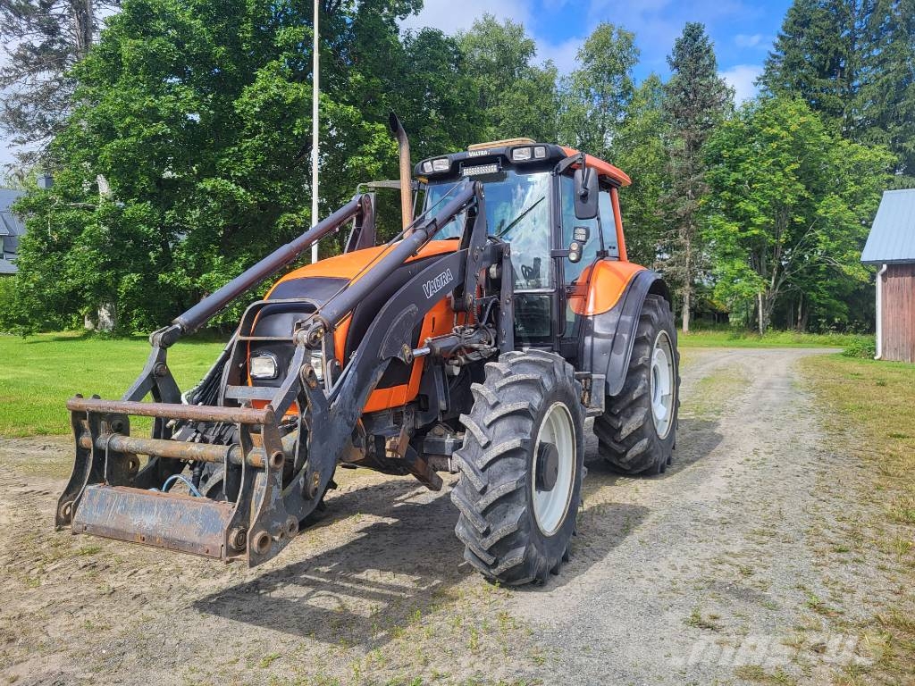 Valtra XM-130 Traktorid
