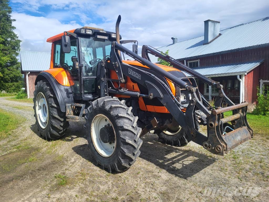 Valtra XM-130 Traktorid