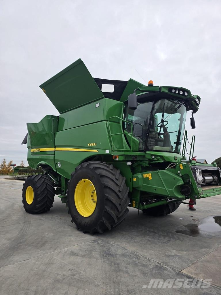 John Deere S685i Sklízecí mlátičky