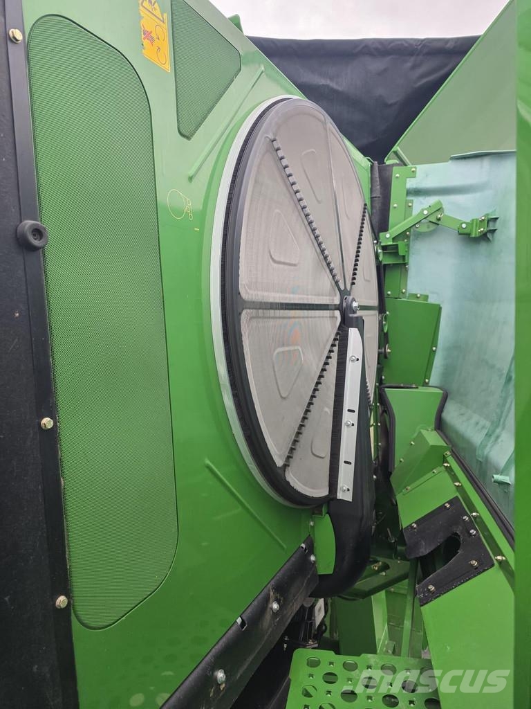 John Deere S685i Sklízecí mlátičky