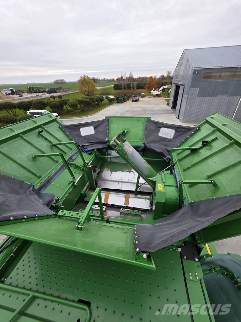John Deere S685i Sklízecí mlátičky