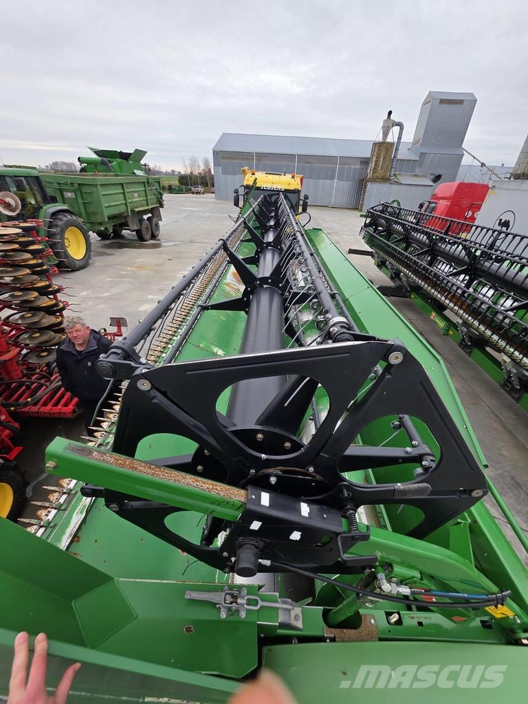 John Deere S685i Sklízecí mlátičky