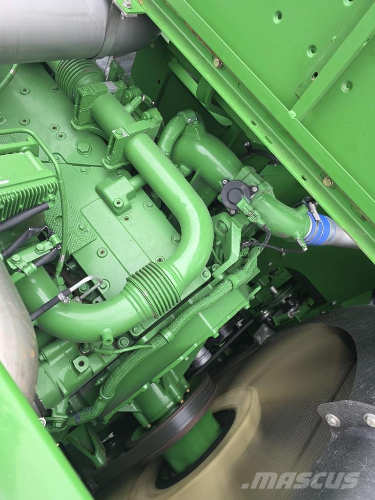 John Deere S685i Sklízecí mlátičky