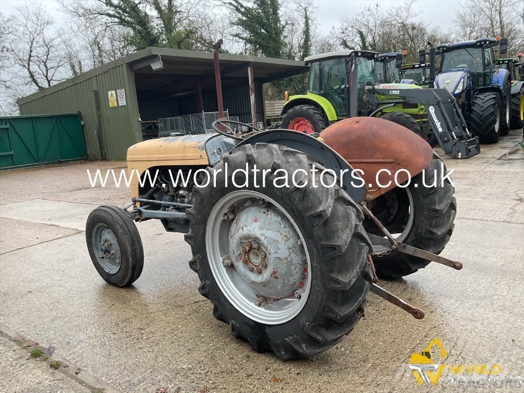 Massey Ferguson TRACTOR Tractors