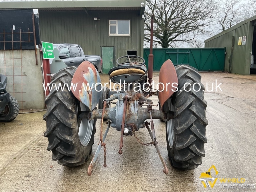 Massey Ferguson TRACTOR Tractors