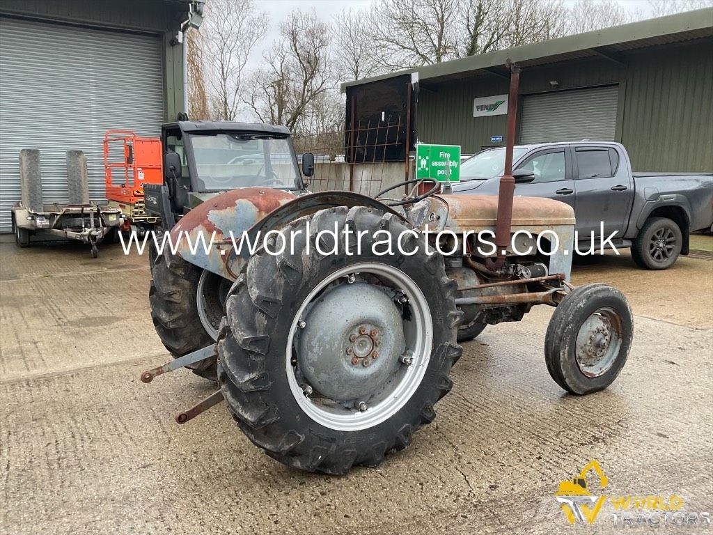 Massey Ferguson TRACTOR Tractors