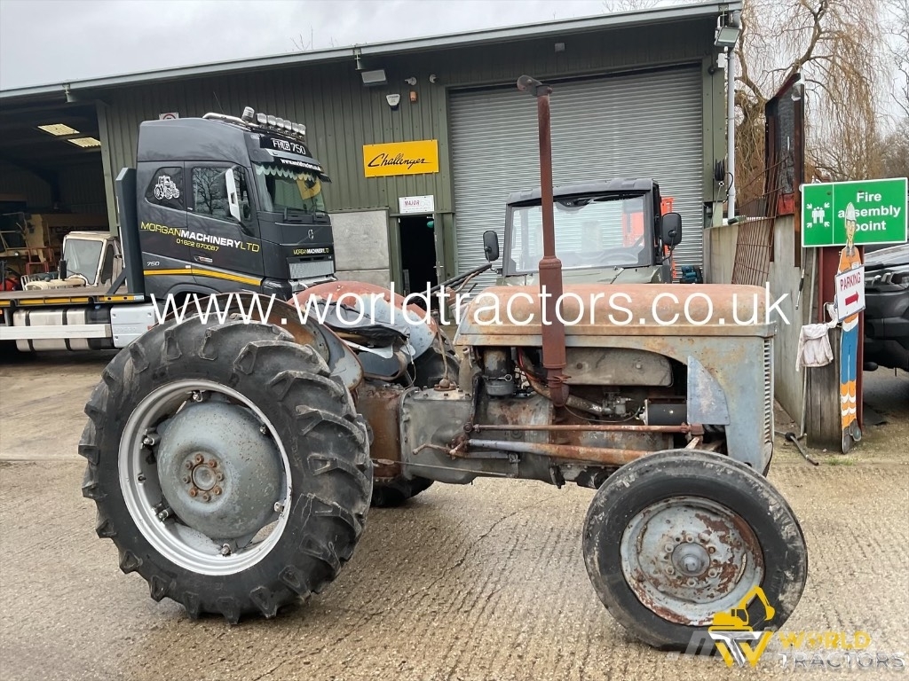 Massey Ferguson TRACTOR Tractors
