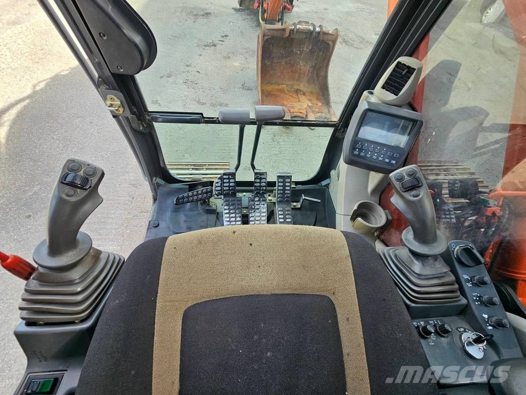 Hitachi ZX 250 LC-3 Bagri goseničarji