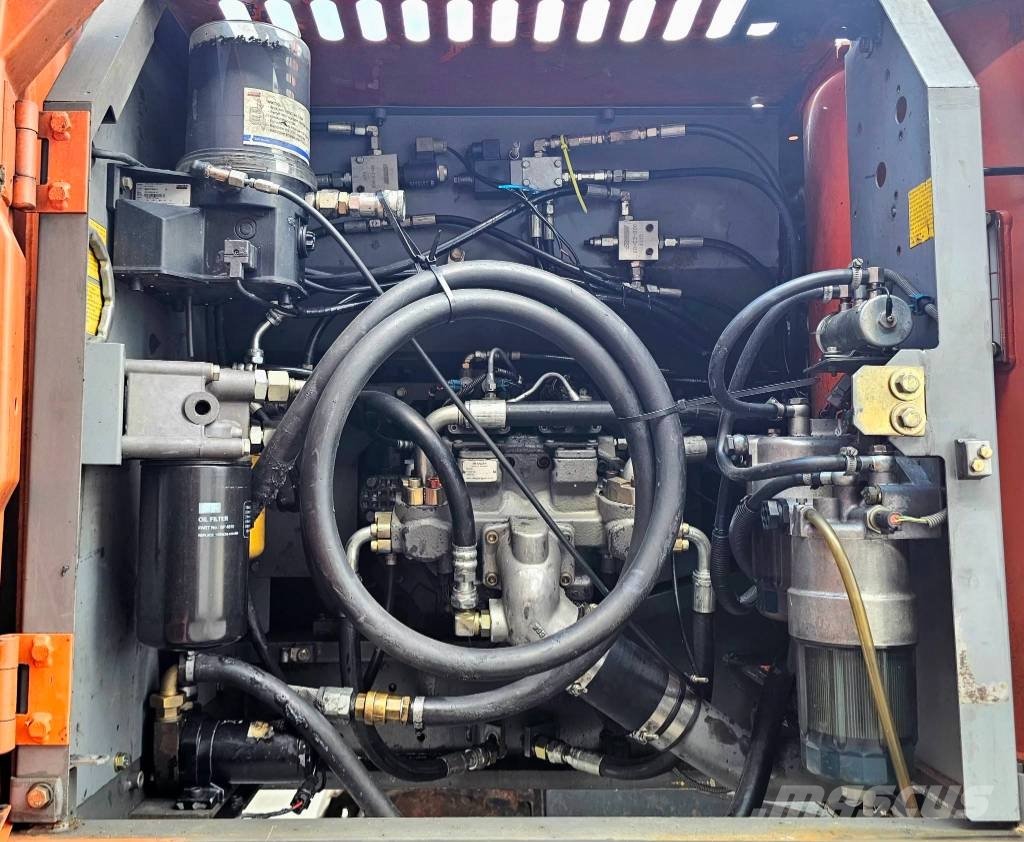 Hitachi ZX 250 LC-3 Bagri goseničarji