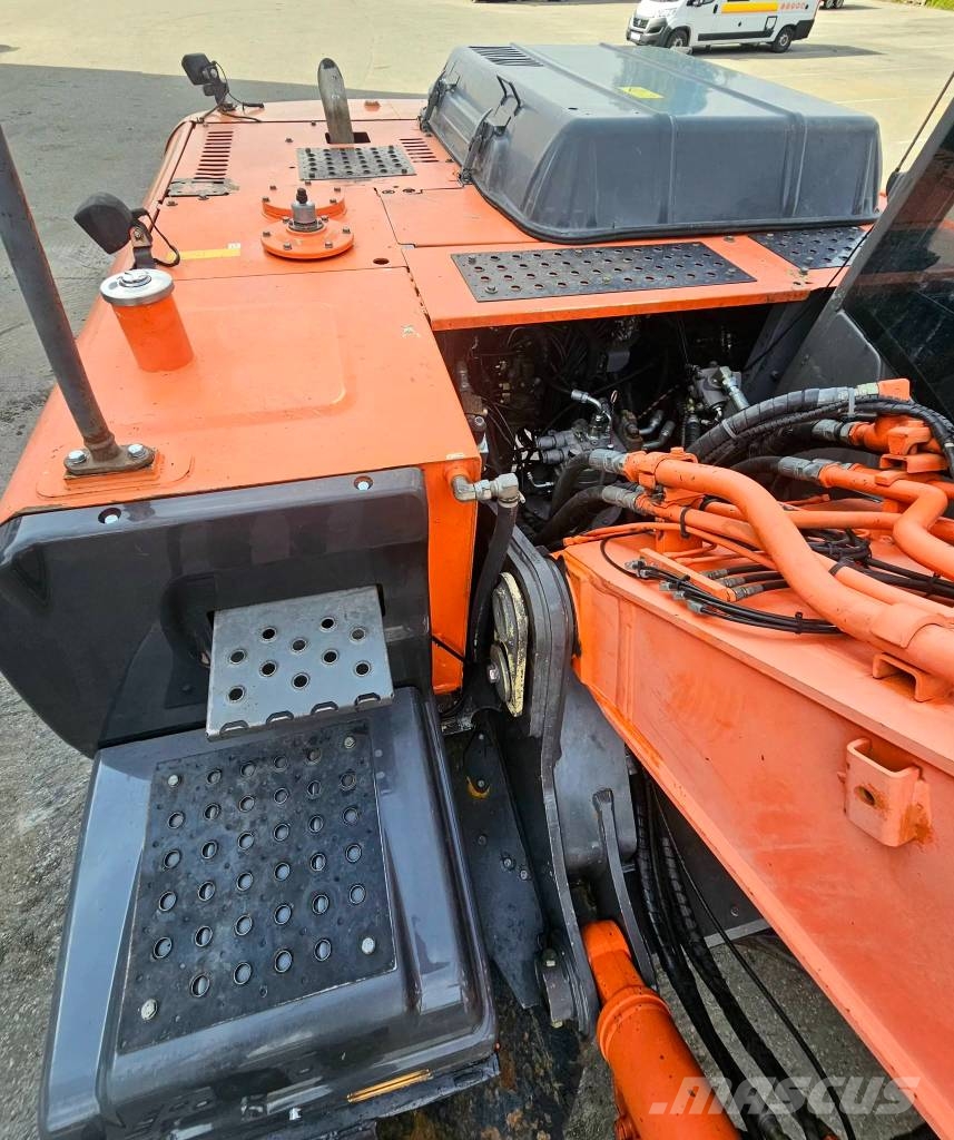 Hitachi ZX 250 LC-3 Bagri goseničarji