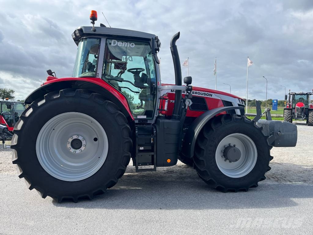 Massey Ferguson 7S.210 DEMO Traktorji