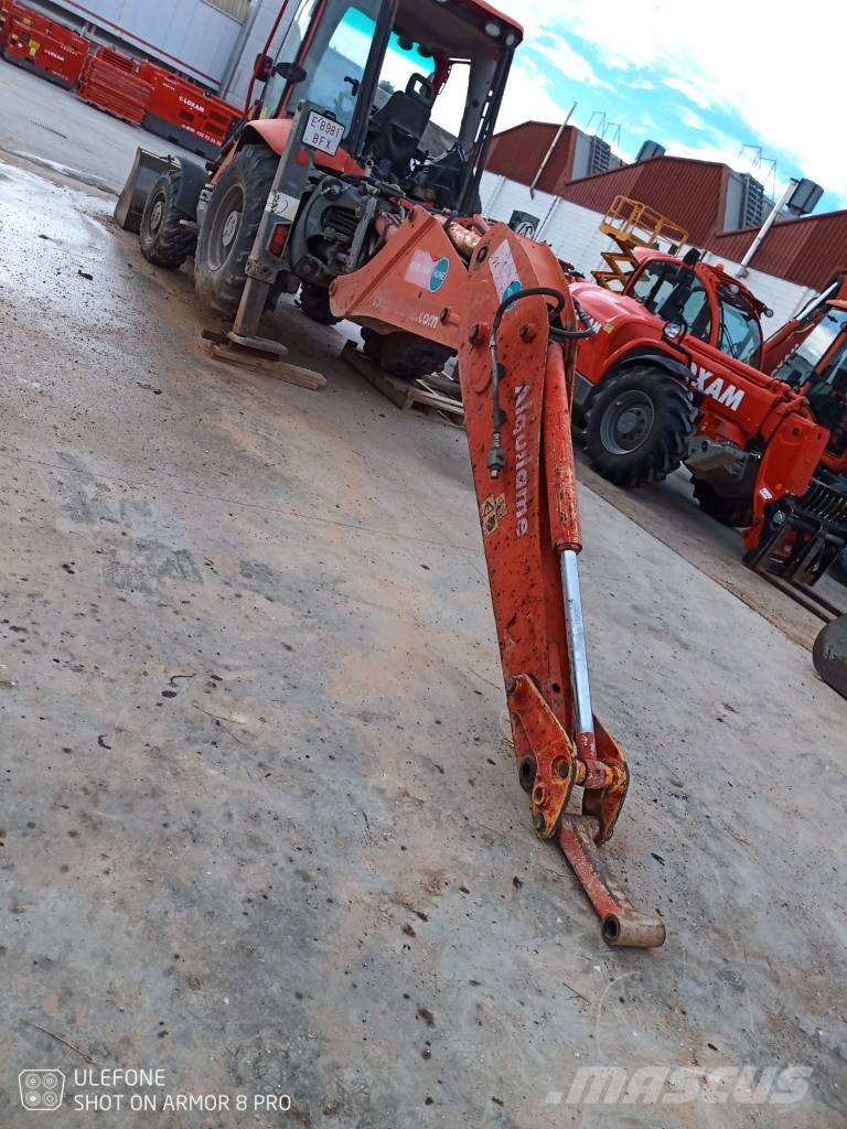 JCB 3CX-4E حفارات وسط 7 طن - 12 طن