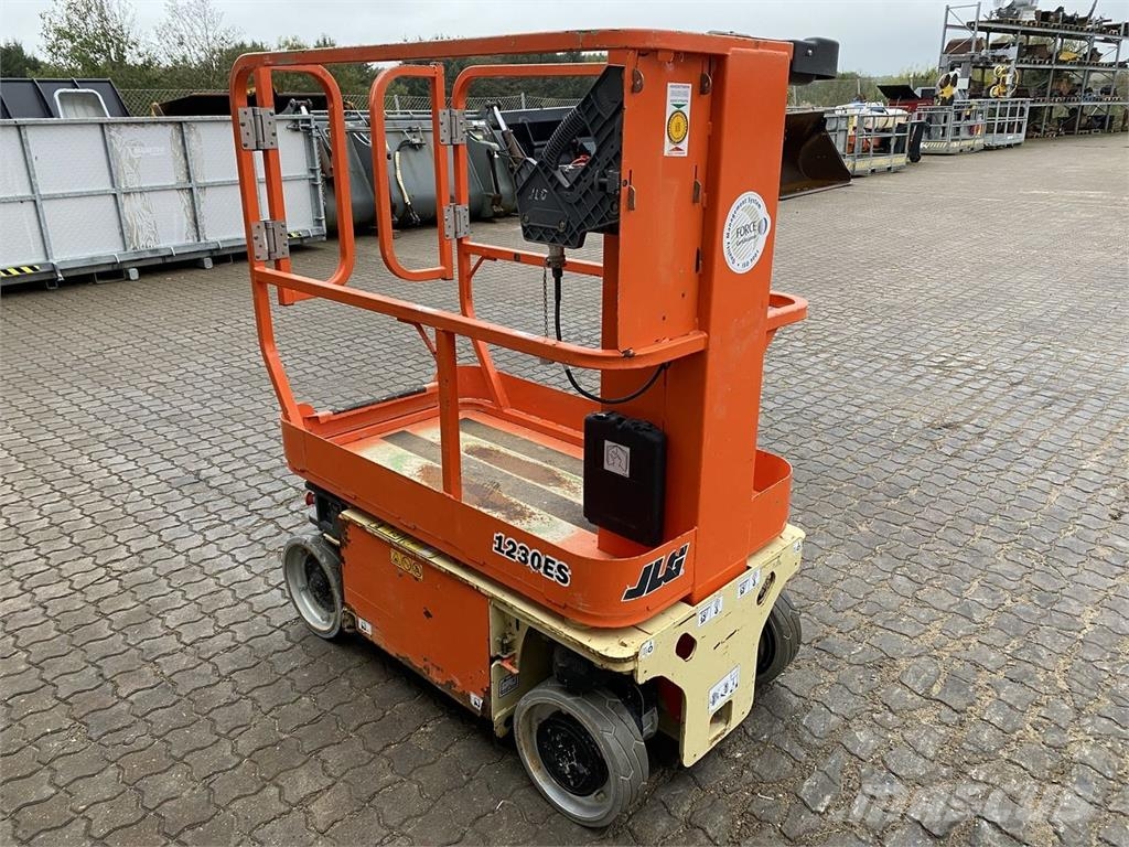JLG 1230ES Vertical mast lifts
