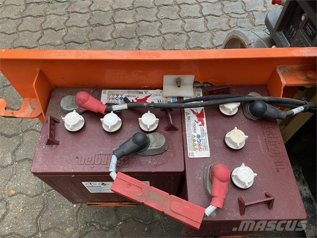 JLG 1230ES Vertical mast lifts