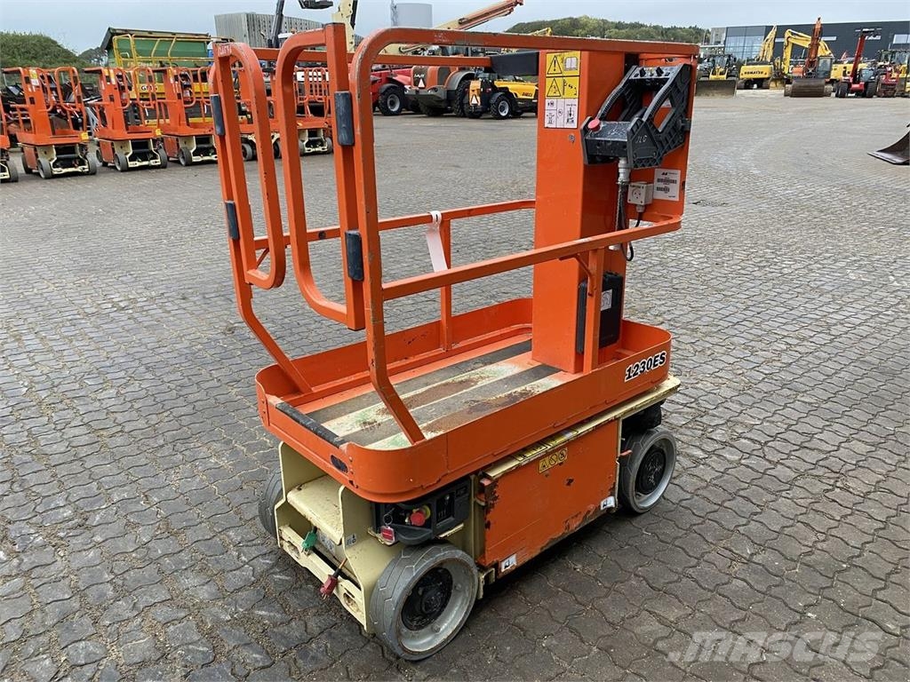 JLG 1230ES Vertical mast lifts