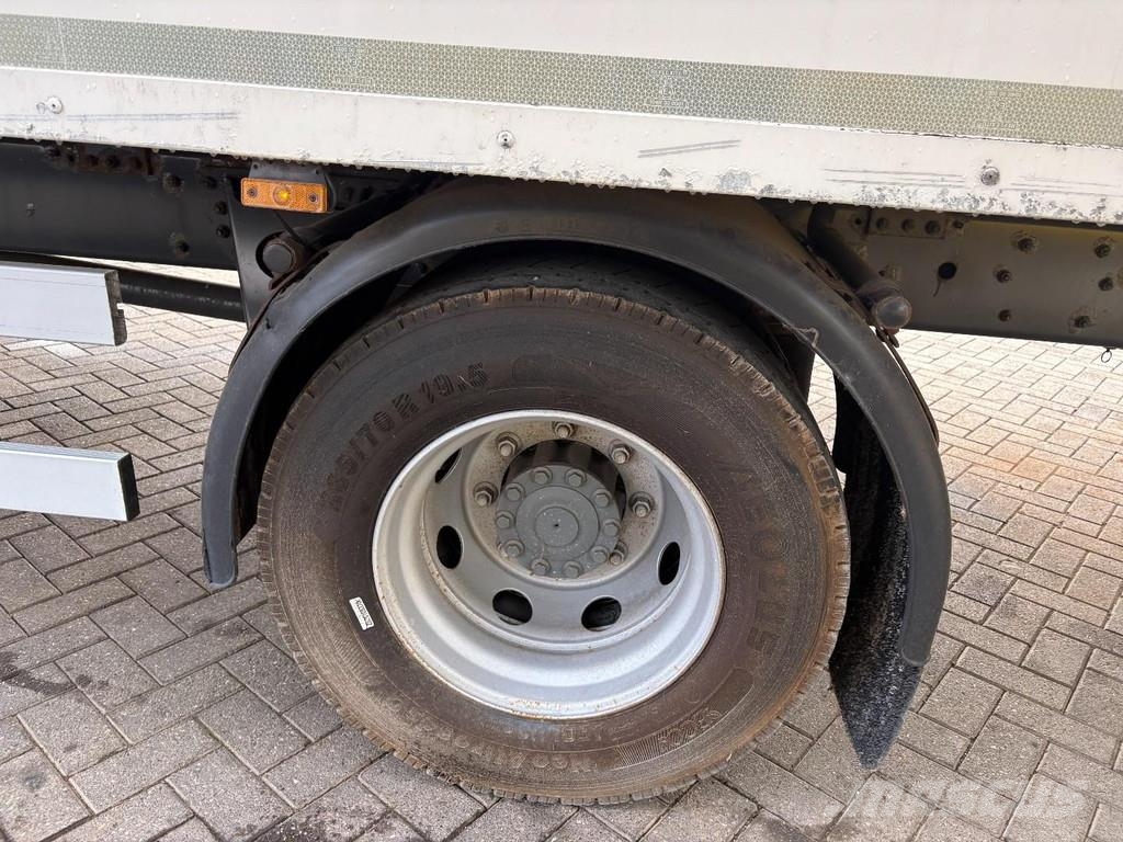 DAF LF 55,250 + elevator + euro 5 Camion Fourgon